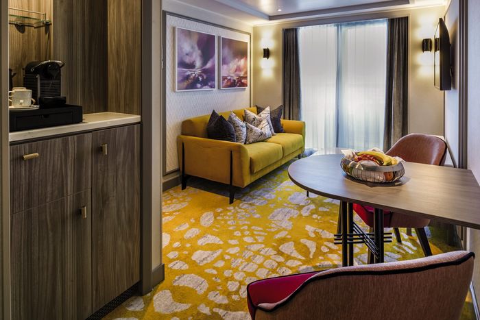 Mid Ship Suite with Balcony